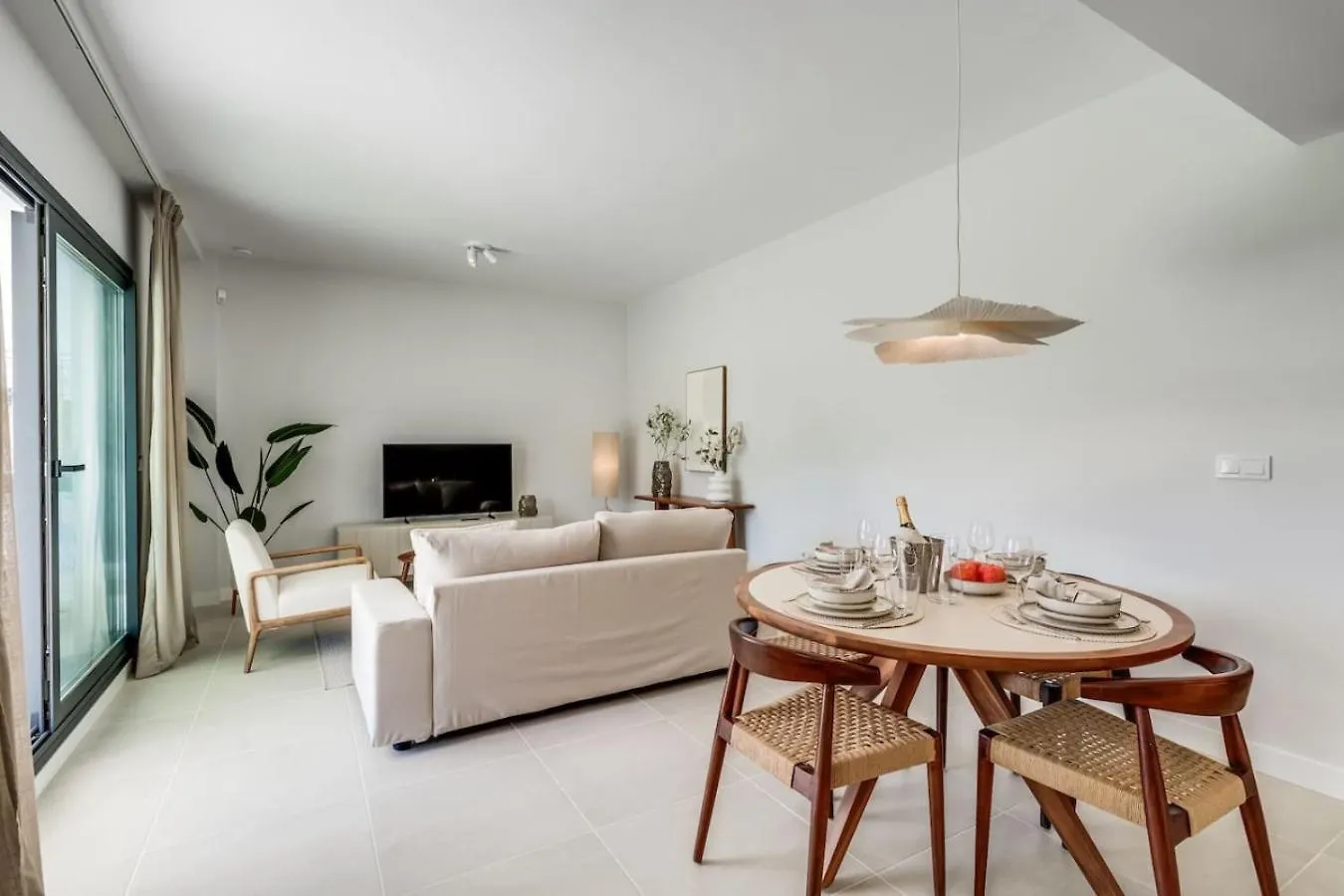 Aranya Estepona - With Spacious Private Terrace 0*,
